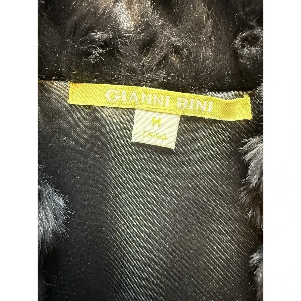 Gianni Bini Black Faux Fur Vest Built In Elastic‎ Belt W Metal Studs M Edgy Goth